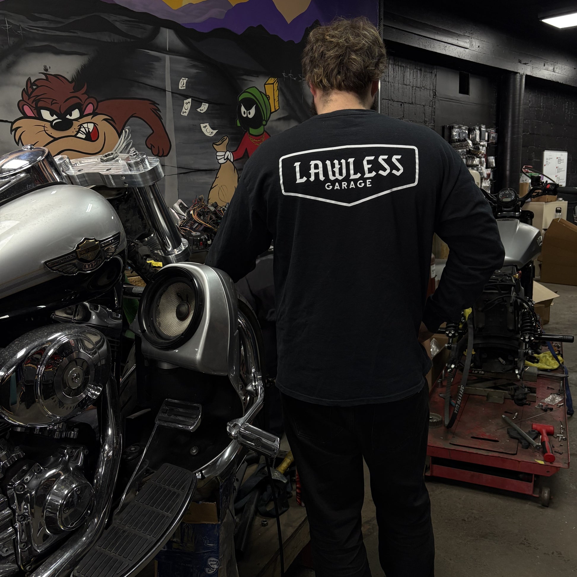 Signature Longsleeve Lawless Garage