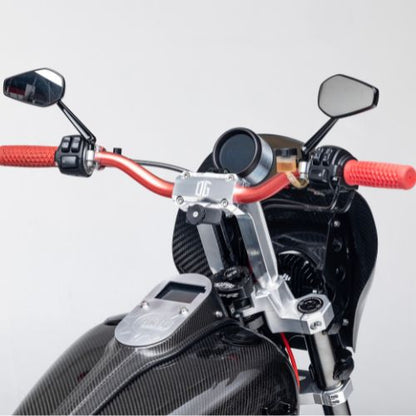 Custom 8.5-inch pull back risers and red handlebars on Harley-Davidson, Lawless Garage Quebec