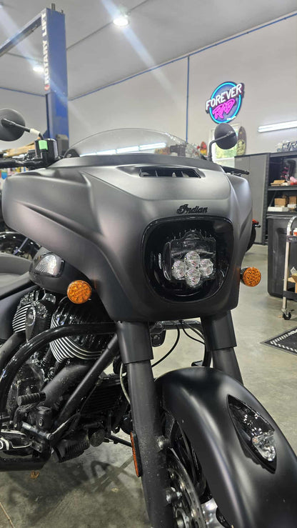Phare Forever Rad Custom Dynamics Shark Demon pour Indian Thunderstroke Chieftain et Darkhorse Roadmaster (2019-2025).